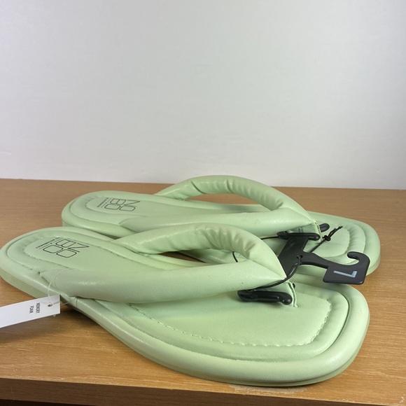 No Boundaries Memory Foam Puffy Flip Flops Women’s Size 7 - Picture 12 of 12